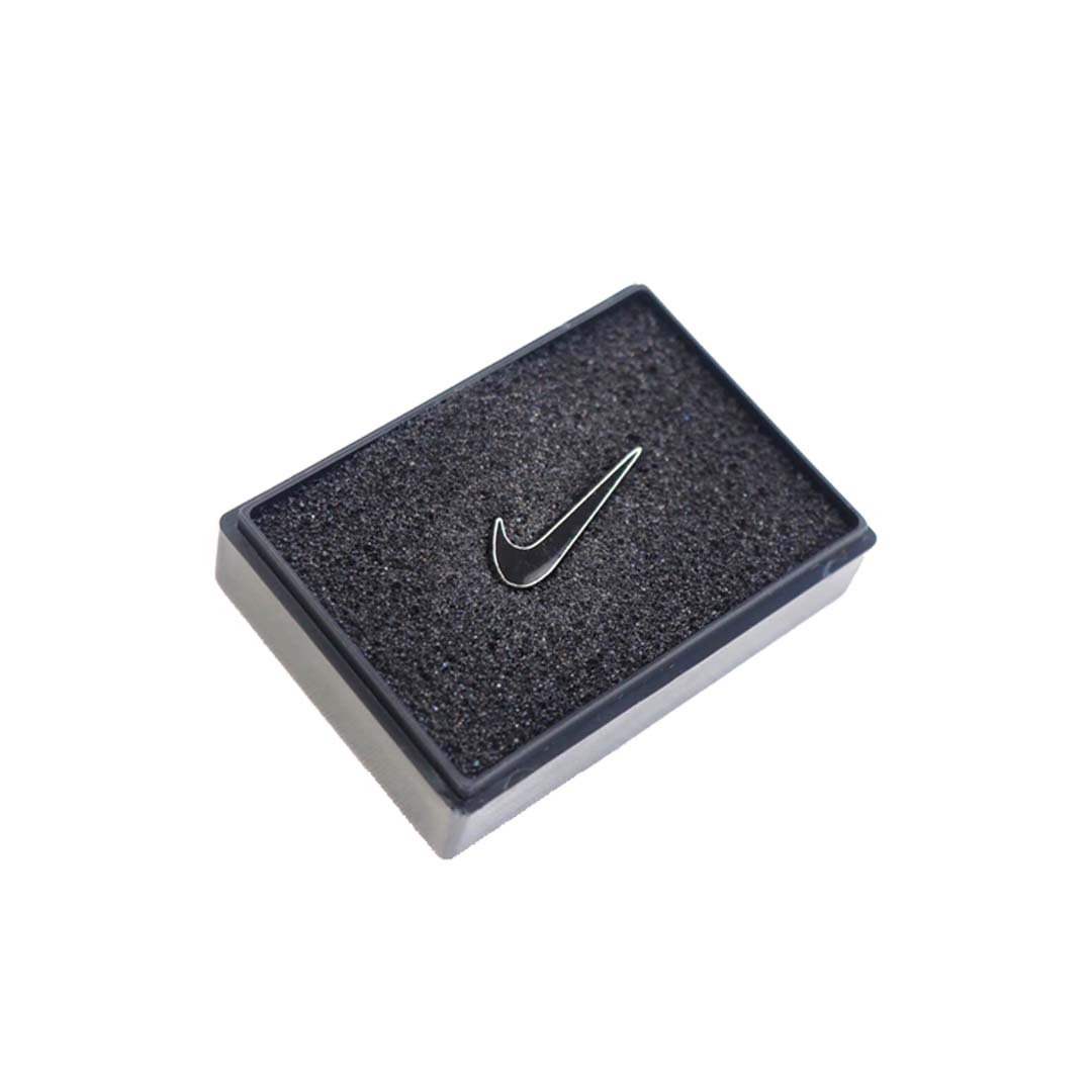 Swoosh Pin Badge Black